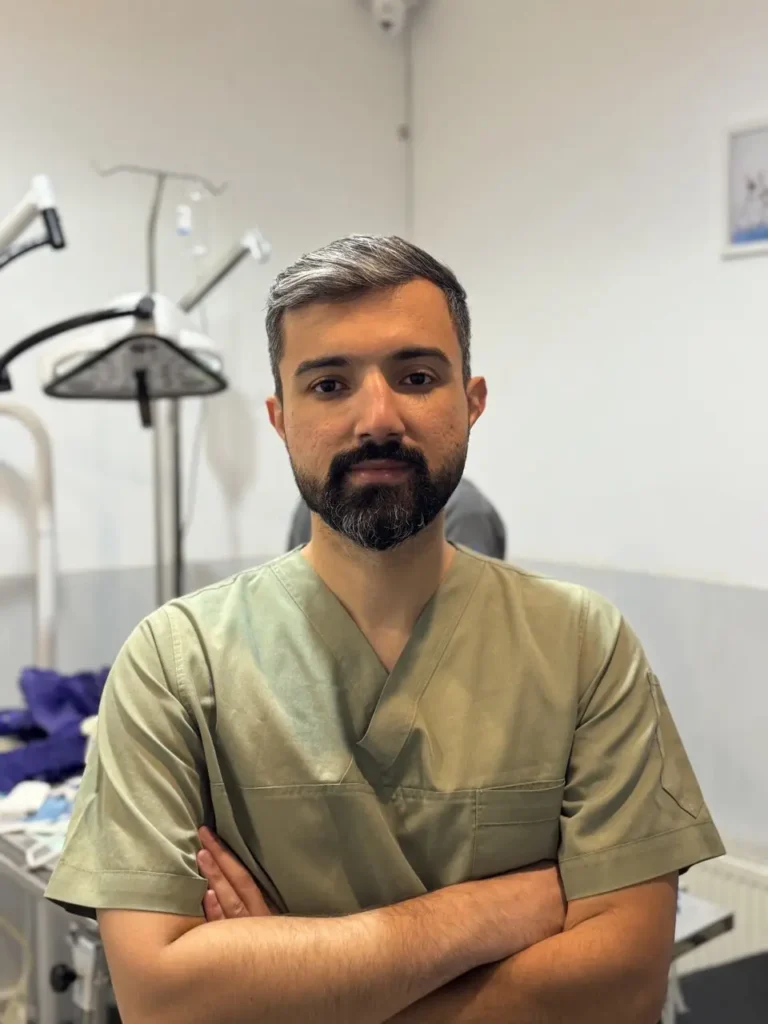 دکتر مبین کوهستانی - متخصص جراحی حیوانات خانگی از دانشگاه تهران